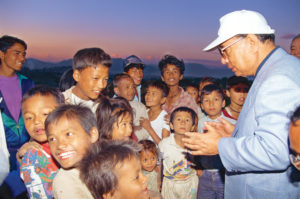 Ikeda Sensei speaks with local children, Nepal, Nov. 3, 1995.