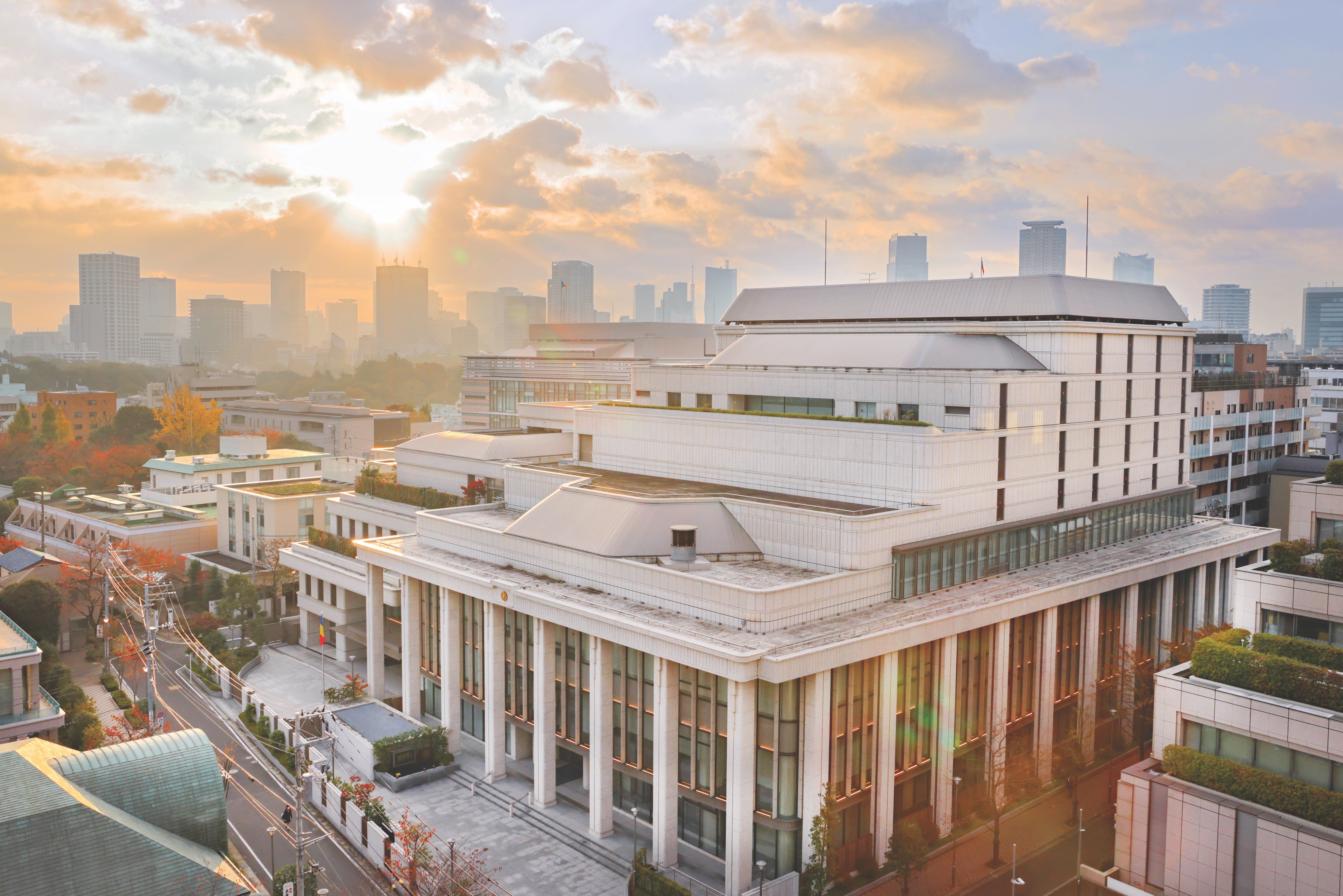 The sunrise illuminates the Hall of the Great Vow for Kosen-rufu in Tokyo on Nov. 18, the anniversary of the Soka Gakkai’s founding.